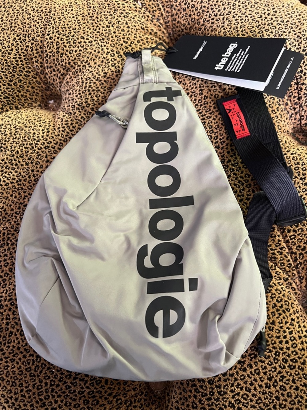 Topologie Sling Messenger Small Army Green NWT